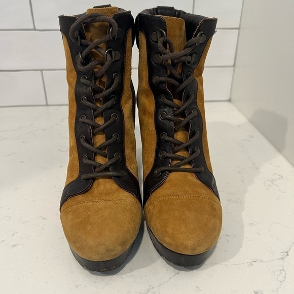 Veronica Beard Axel Lace Up Heeled Hiking Boot. Size 6 US / 36 EU. - Picture 3 of 13